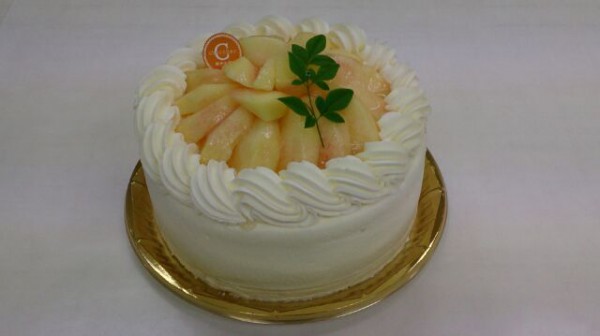 桃のデコレーションケーキ 菓子工房シェルシェ